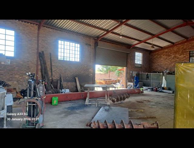 INDUSTRIAL PROPERTY TO RENT IN LAEZONIA